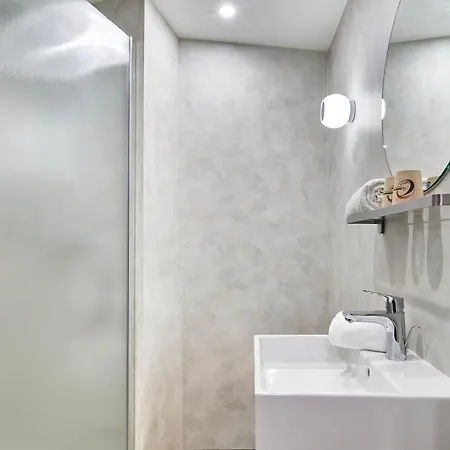 Hotel Originals Boutique, Larivaut, 3*